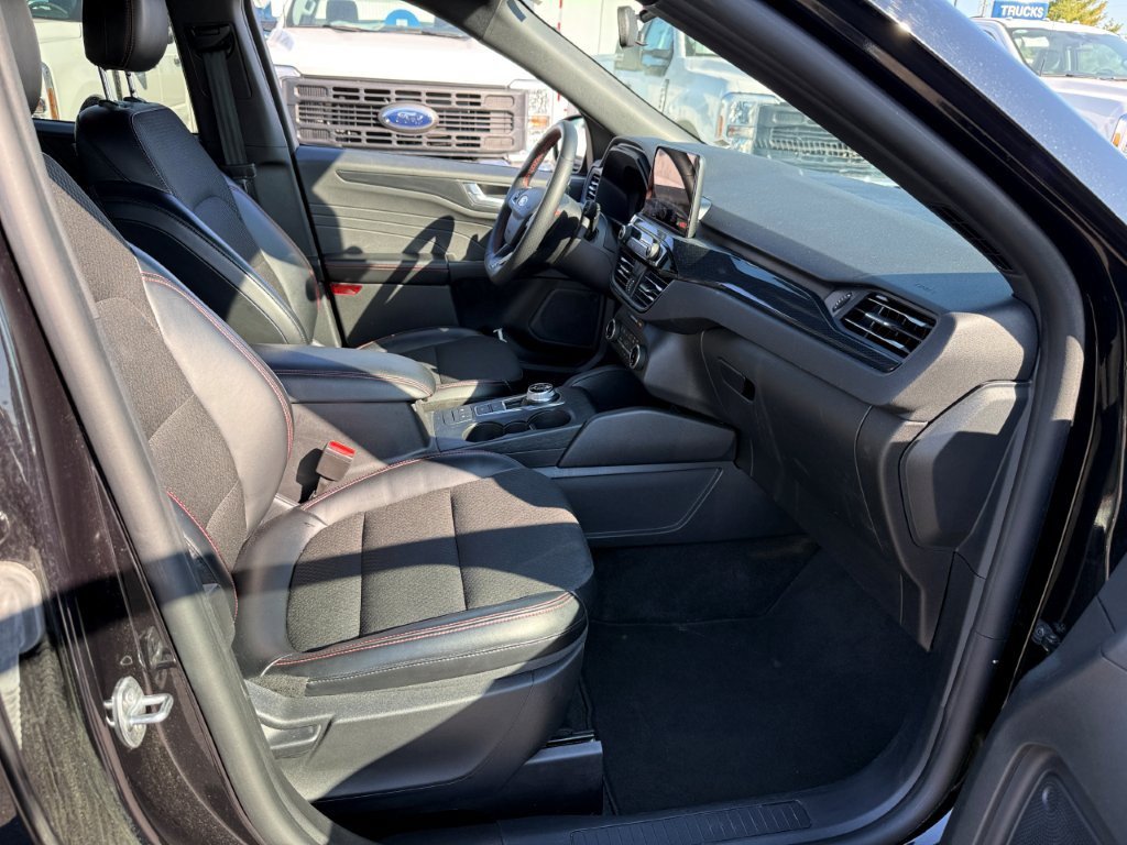 Used 2025 Ford Escape ST-Line Select AWD/4WD image 23
