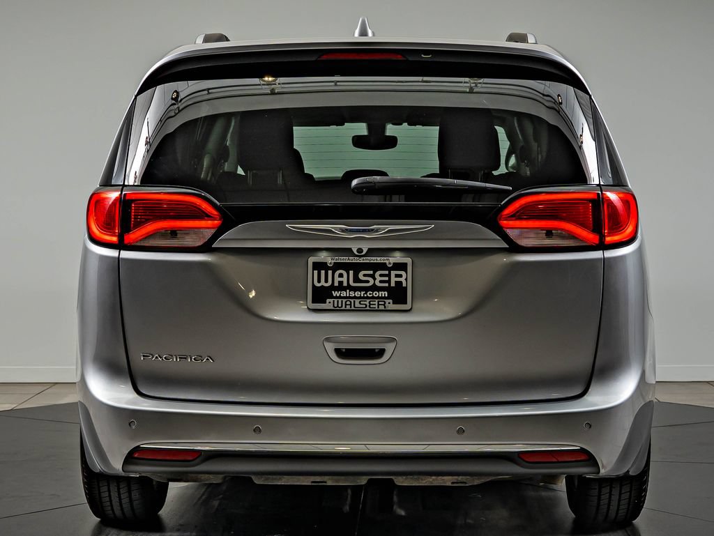 Used 2018 Chrysler Pacifica Touring-L Plus w/ Tire & Wheel Group FWD image 6