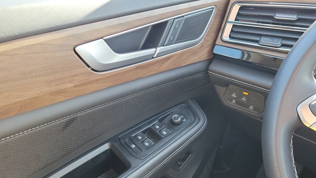 Used 2024 Volkswagen Atlas SE FWD image 20