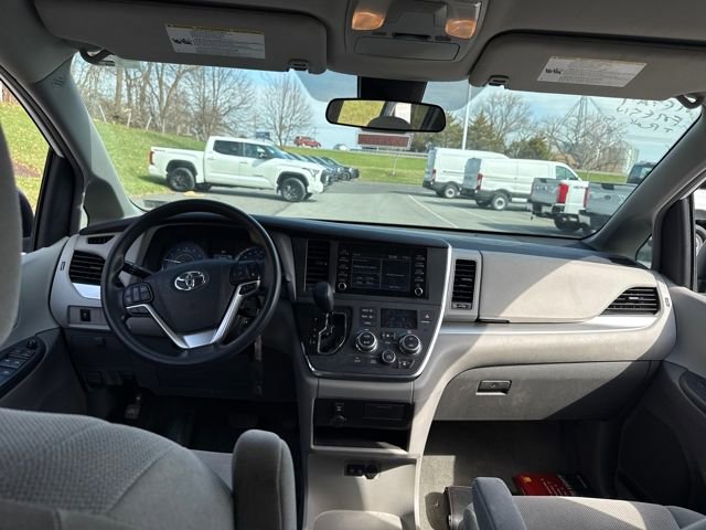 Used 2019 Toyota Sienna L image 14
