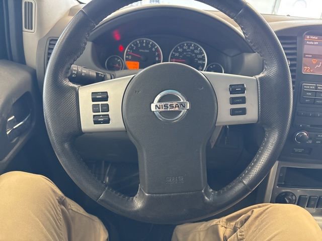 Used 2010 Nissan Pathfinder SE image 28