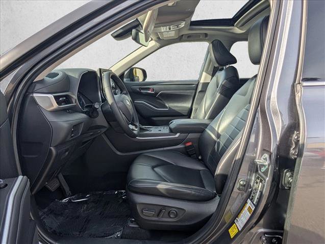 Used 2021 Toyota Highlander XLE image 16