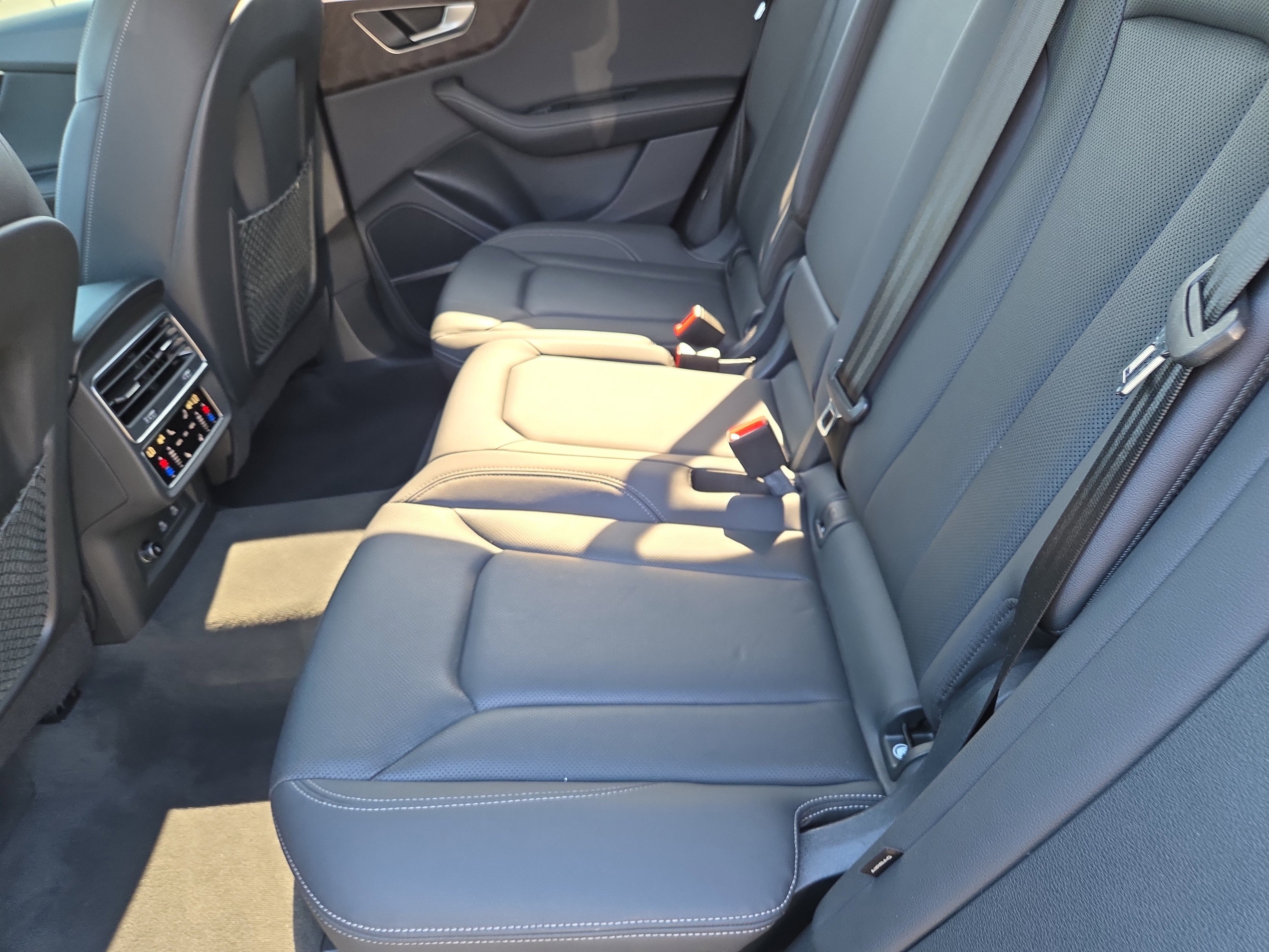 Used 2023 Audi Q8 Prestige w/ Prestige Package image 7