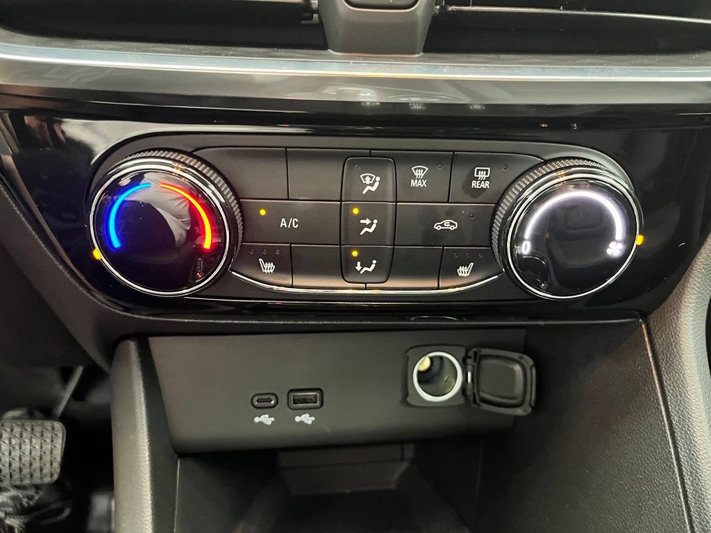 Used 2024 Buick Encore GX Sport Touring w/ Comfort Package FWD image 28