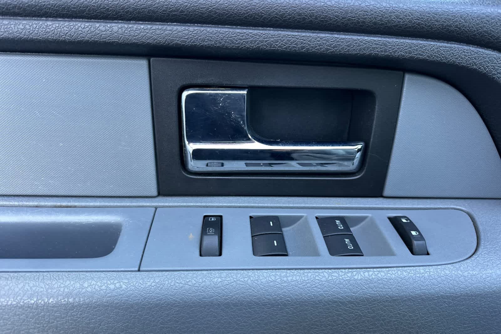 Used 2013 Ford F150 XLT w/ XLT Chrome Pkg image 12