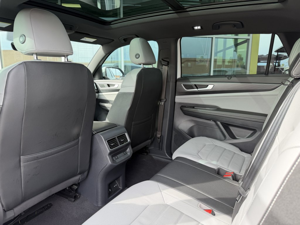 Used 2024 Volkswagen Atlas Cross Sport SEL AWD/4WD image 36