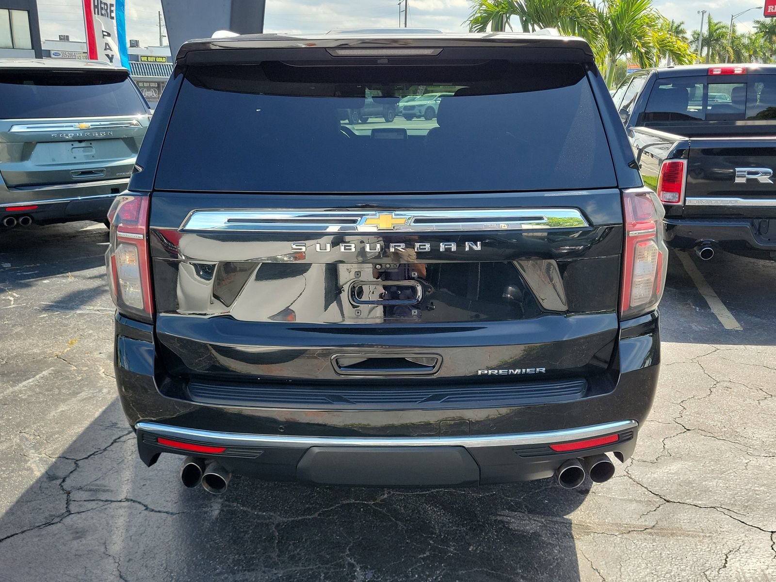 Used 2021 Chevrolet Suburban Premier w/ Premium Package AWD/4WD image 5