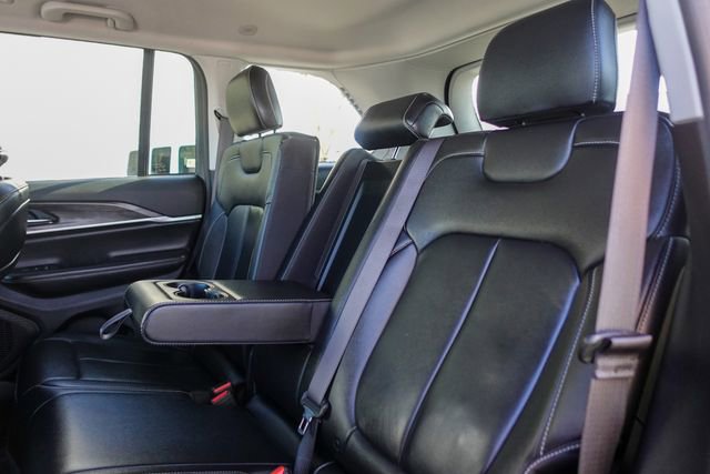 Used 2023 Jeep Grand Cherokee Limited AWD/4WD image 23