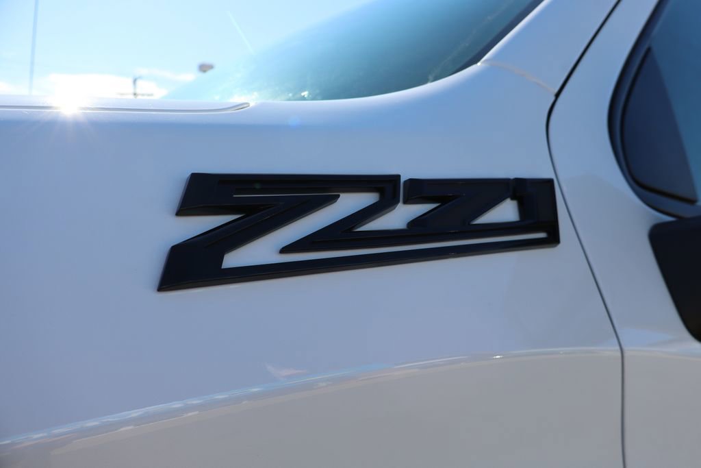 Used 2025 Chevrolet Silverado 1500 Custom Trail Boss w/ Turbomax Blackout Package image 10