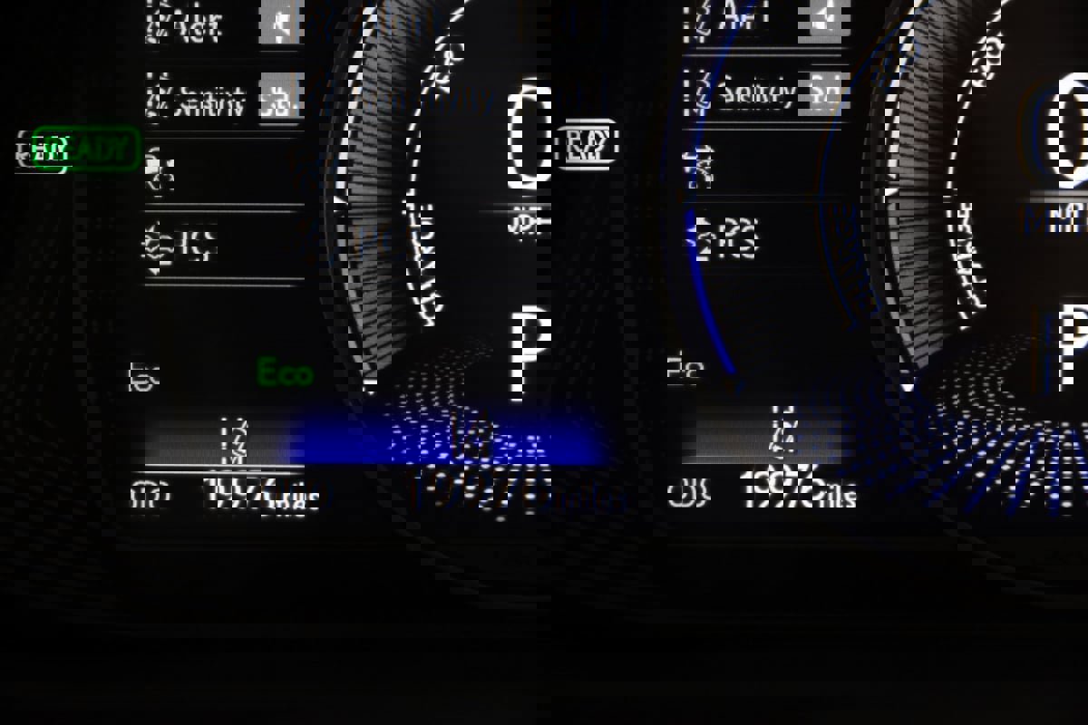 Used 2023 Lexus UX 250h AWD w/ Accessory Package (Z2) image 33