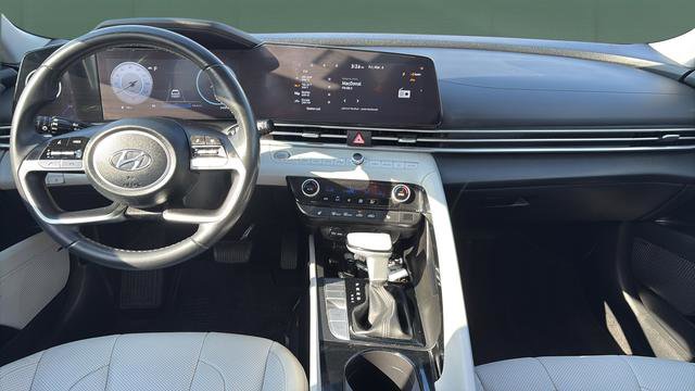 Used 2023 Hyundai Elantra Limited image 19