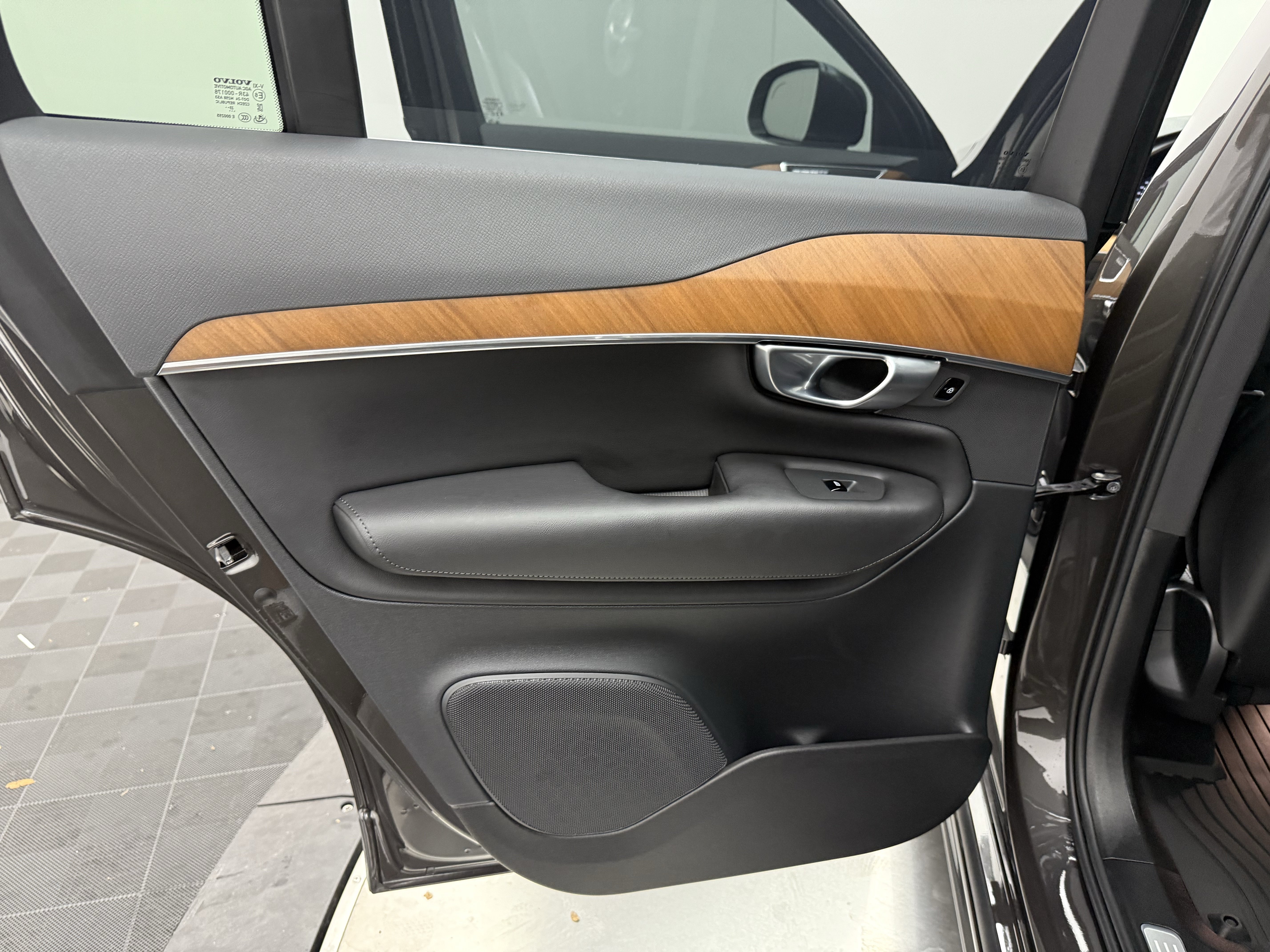 Certified 2024 Volvo XC90 B6 Plus AWD/4WD image 22