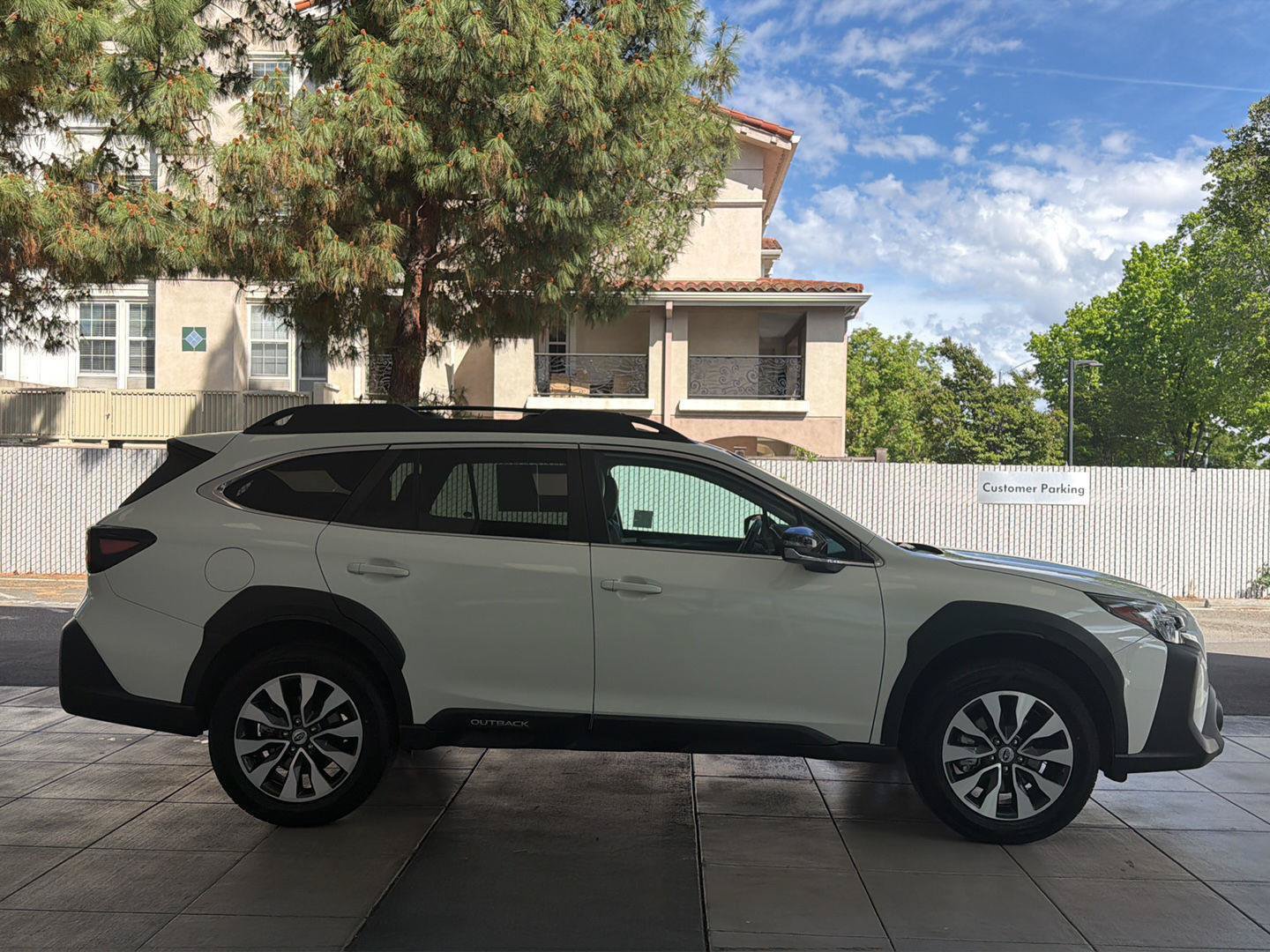 Used 2023 Subaru Outback Limited AWD/4WD image 7