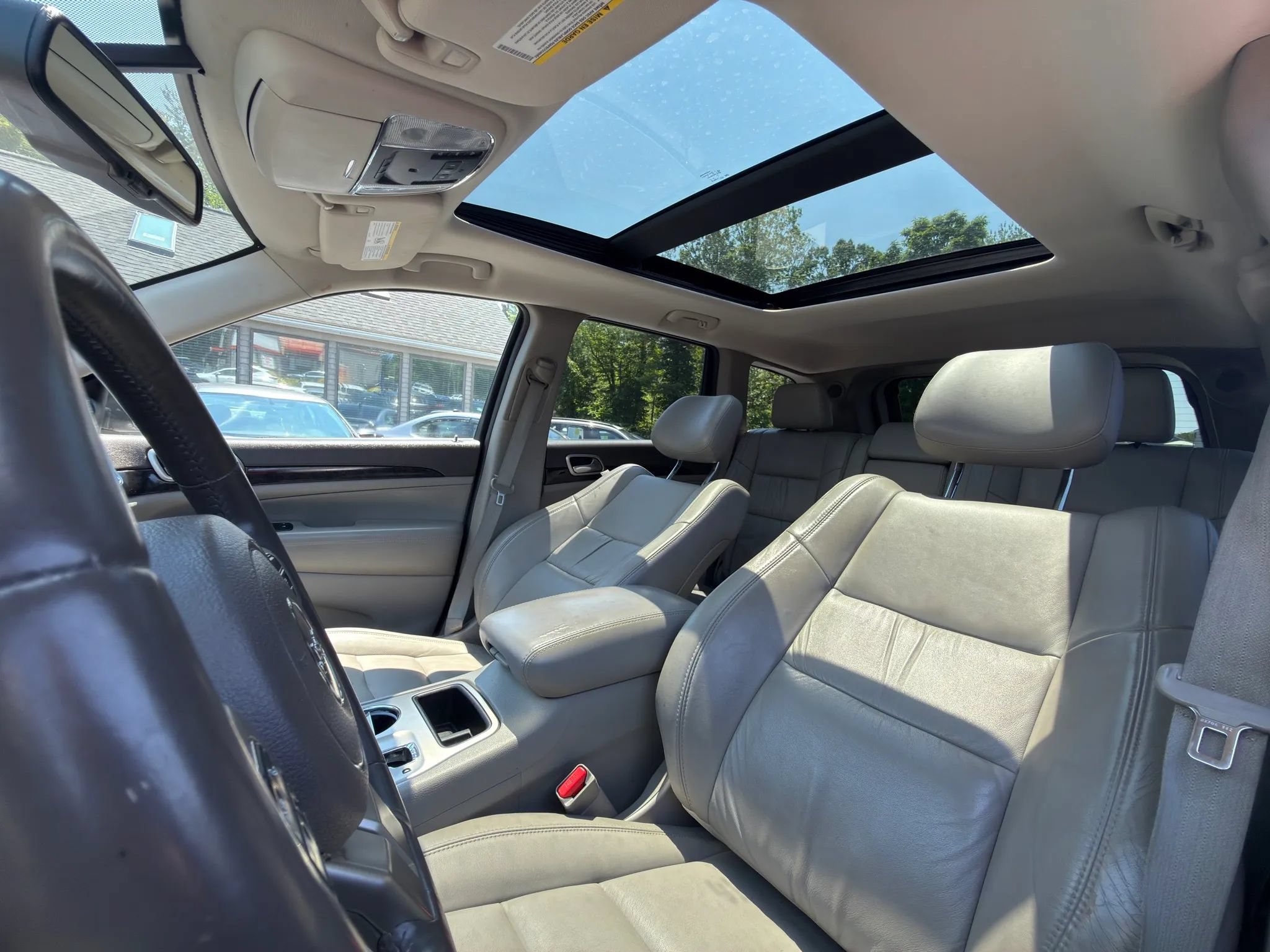 Used 2011 Jeep Grand Cherokee Laredo AWD/4WD image 24