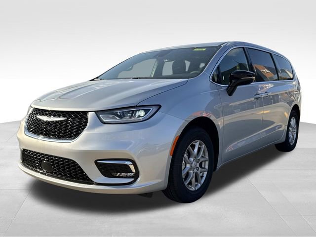 New 2026 Chrysler Pacifica Select image 3