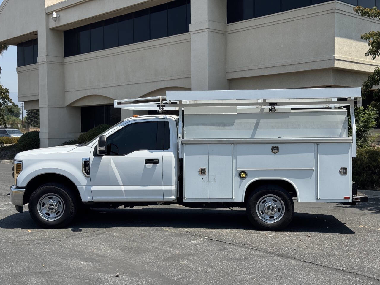 Used 2018 Ford F350 XL w/ Power Equipment Group image 4