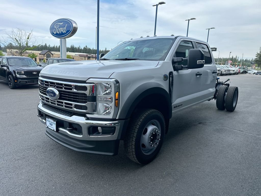 New 2025 Ford F550 4x4 Crew Cab Super Duty image 2