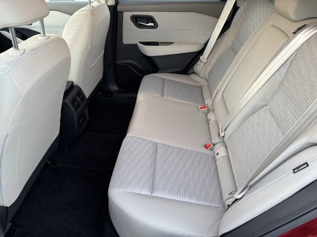 Used 2023 Nissan Rogue SV image 6