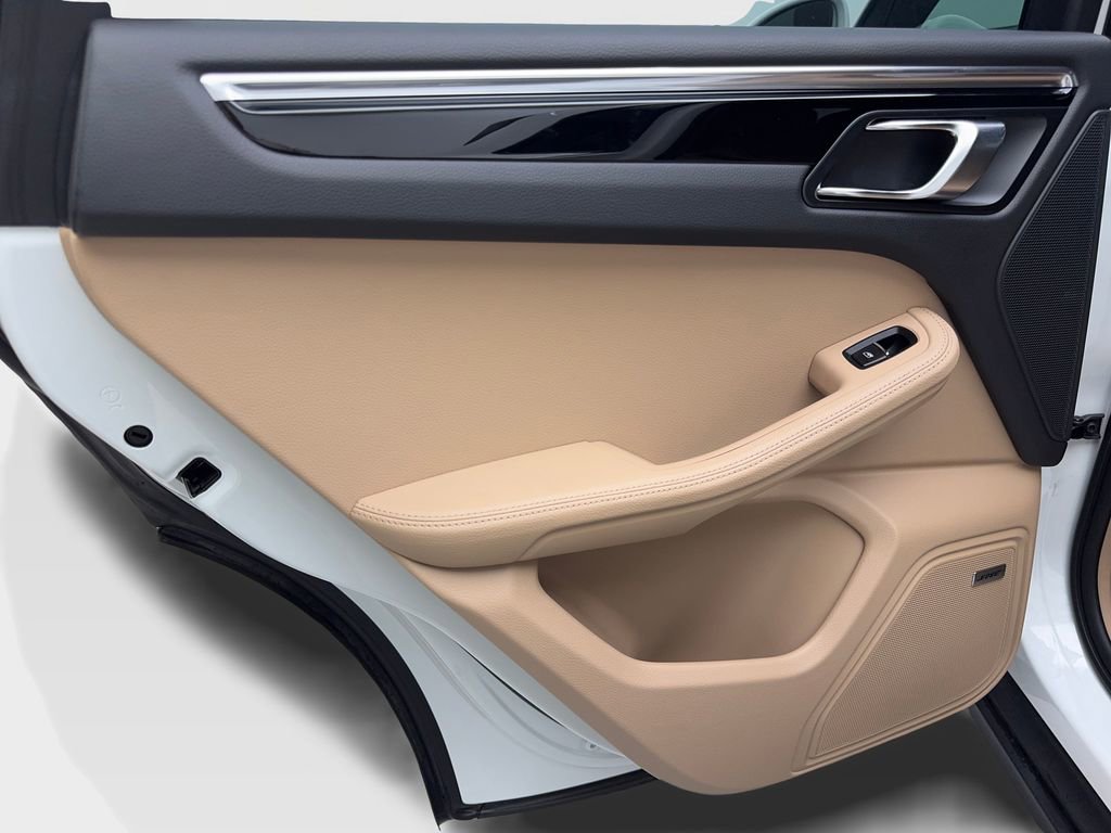 Used 2025 Porsche Macan Turbo image 35