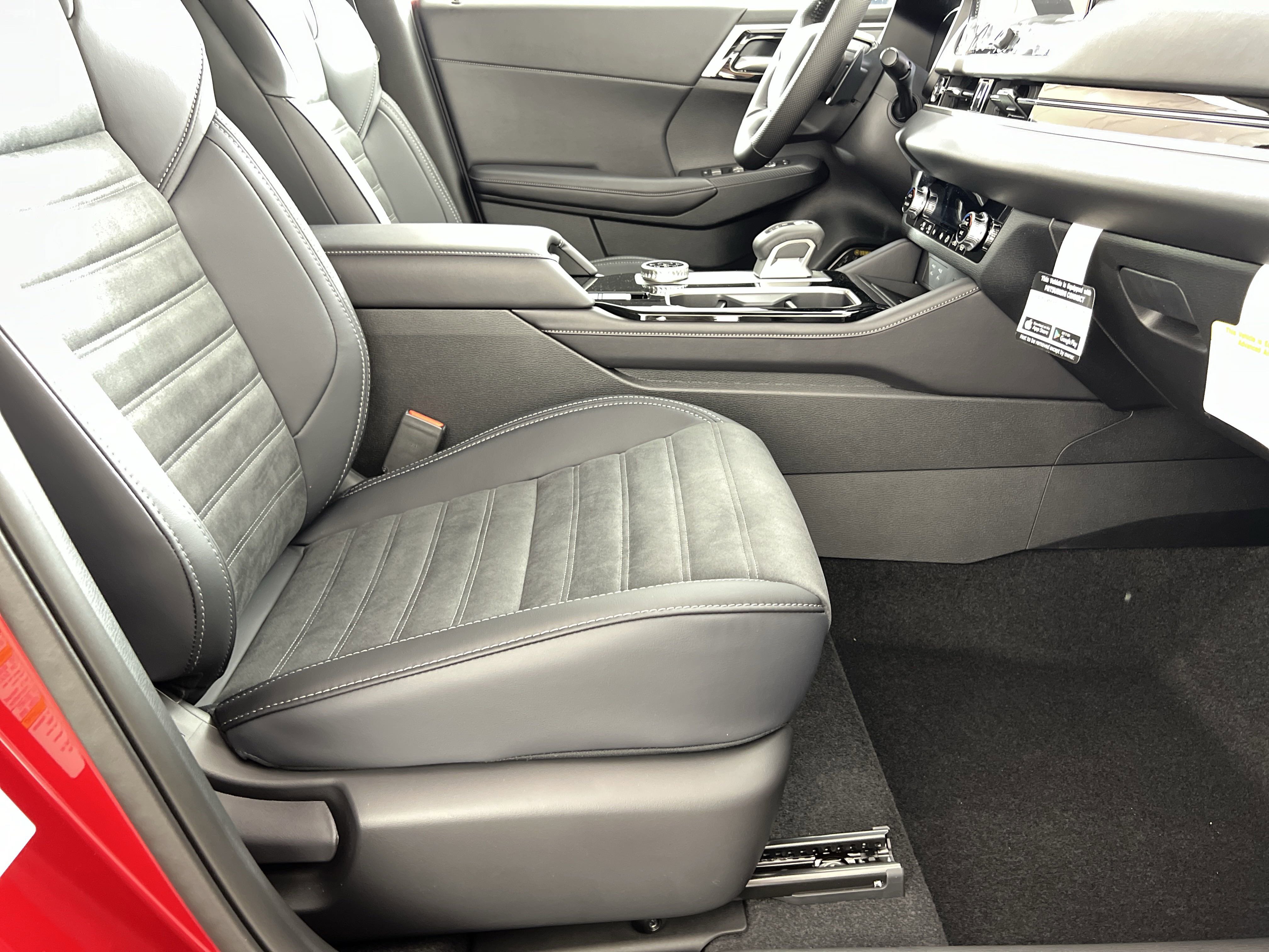 New 2025 Mitsubishi Outlander SE image 14