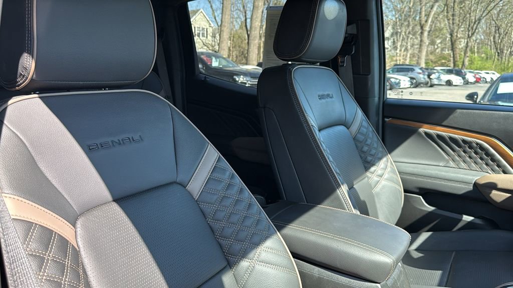 Used 2024 GMC Canyon Denali image 13