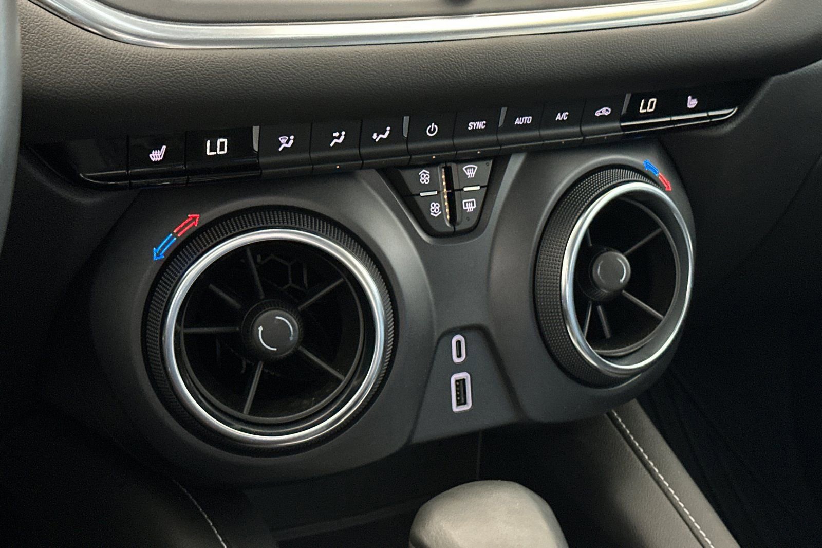 Used 2024 Chevrolet Blazer LT FWD image 19
