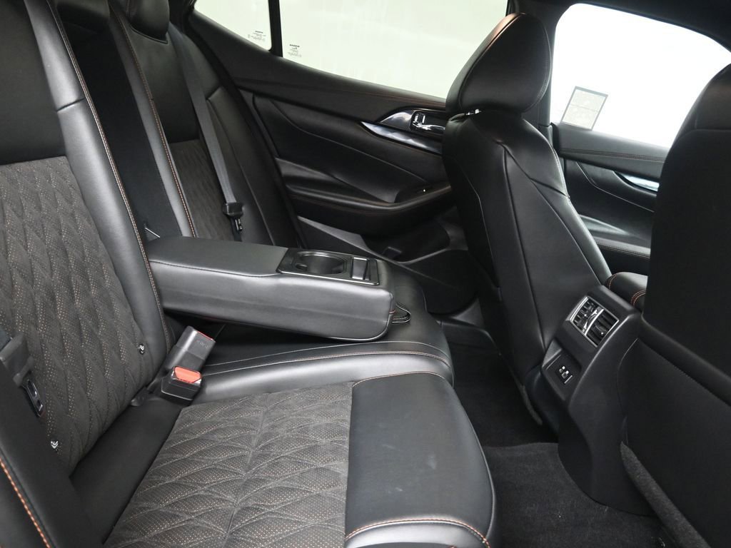 Used 2021 Nissan Maxima SR w/ Sport Mat Group image 16