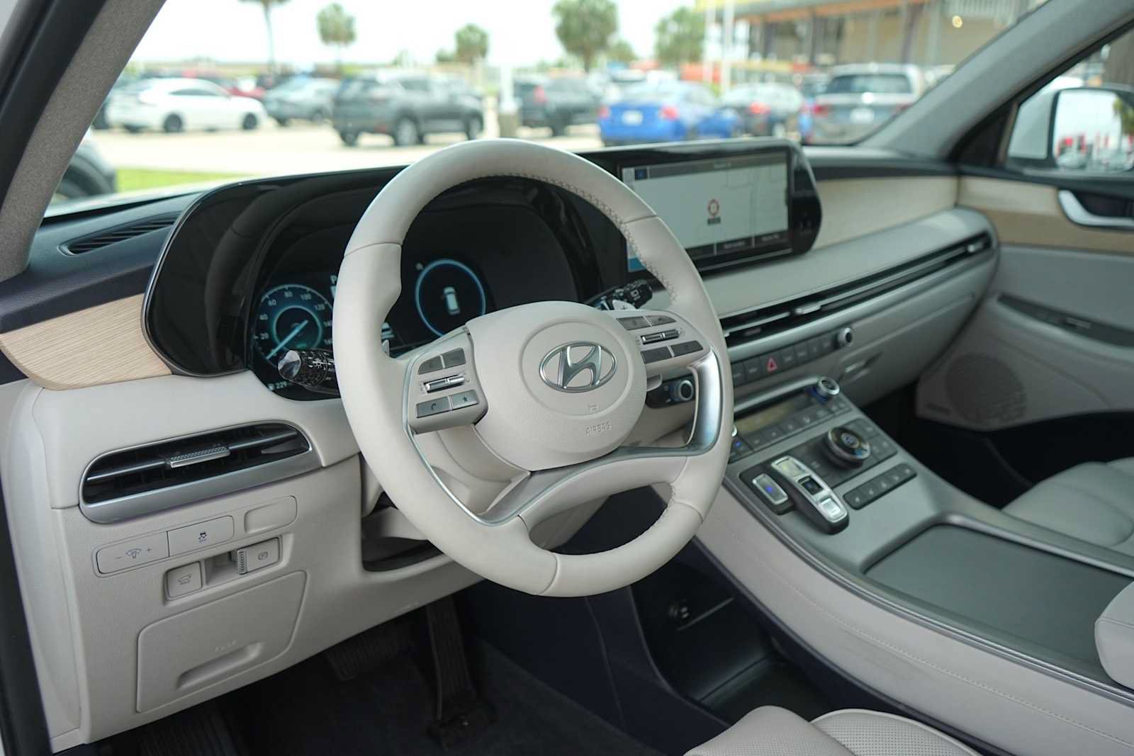 Used 2024 Hyundai Palisade Limited FWD image 2
