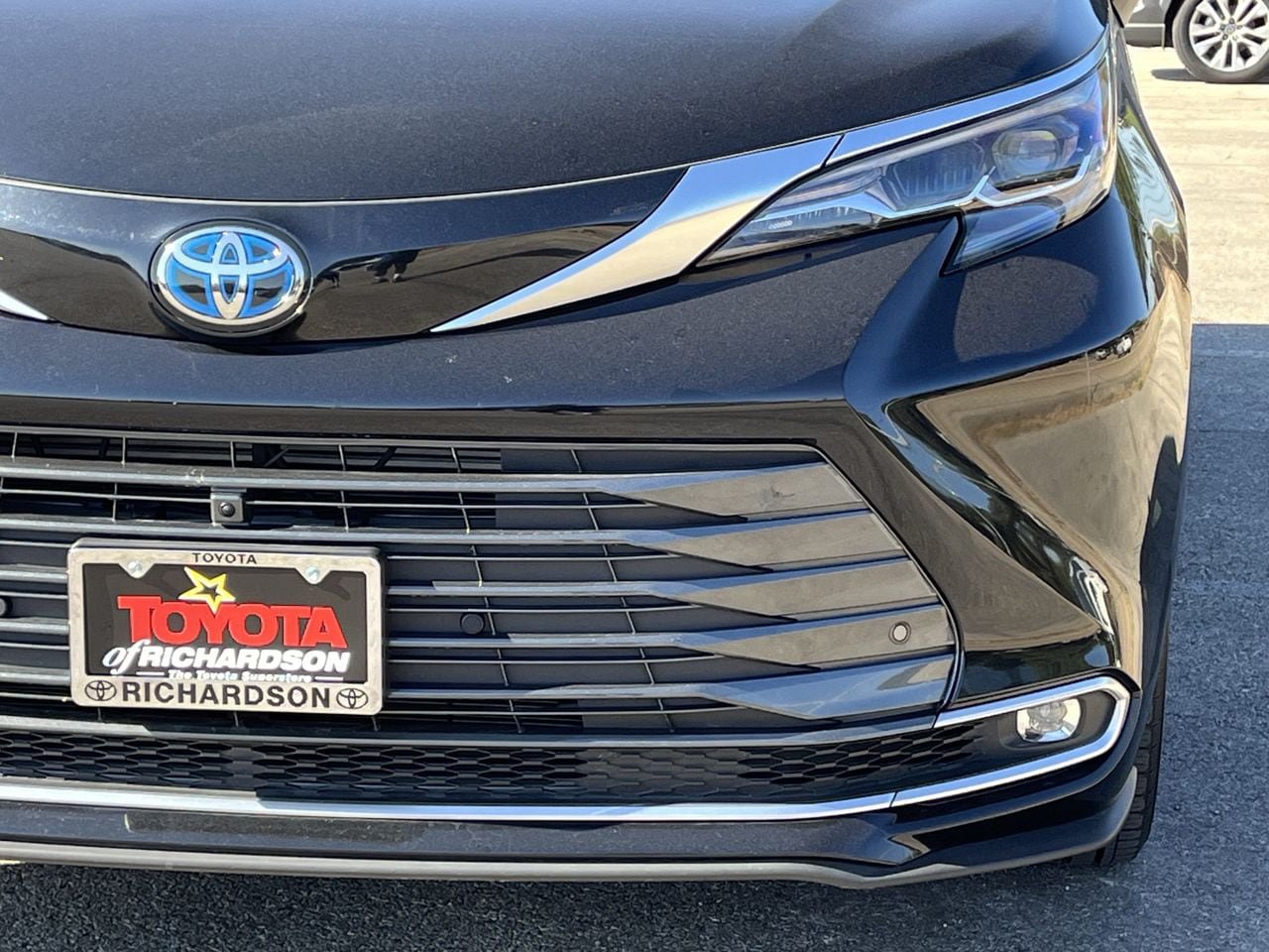 Used 2025 Toyota Sienna Platinum FWD image 8
