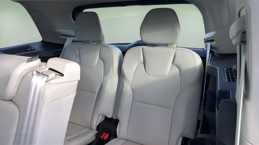 Used 2023 Volvo XC90 T8 Plus w/ Protection Package image 25