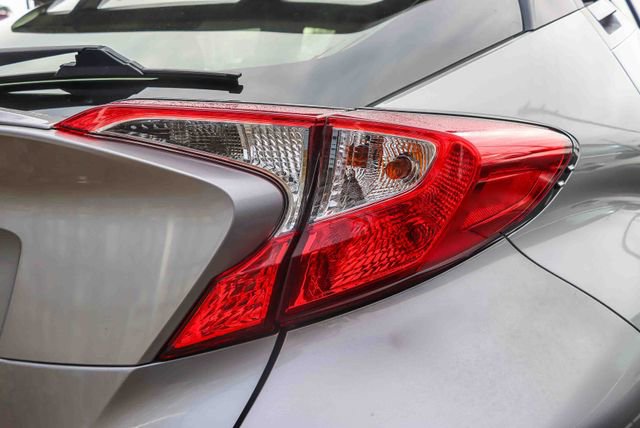 Used 2020 Toyota C-HR LE image 9