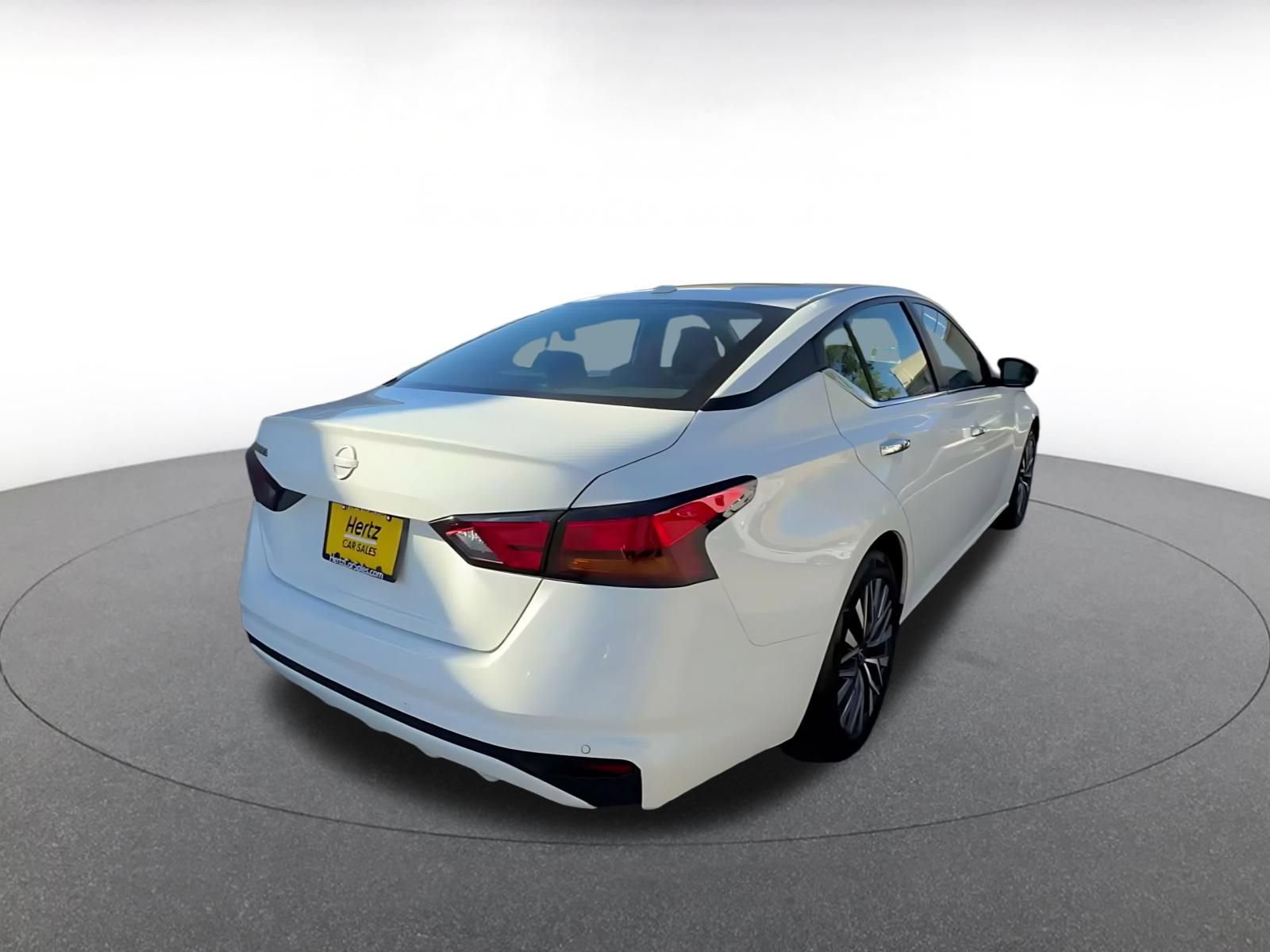 Used 2025 Nissan Altima 2.5 SV FWD image 10