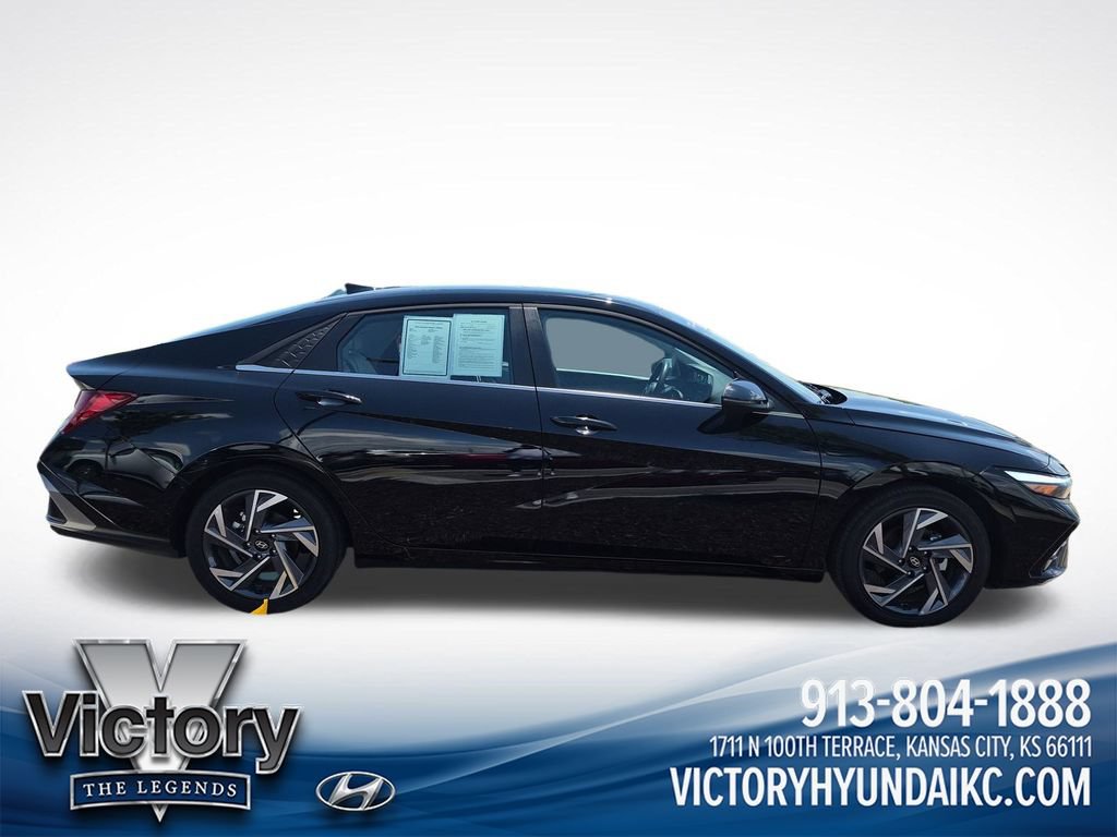 Used 2025 Hyundai Elantra Limited FWD image 6
