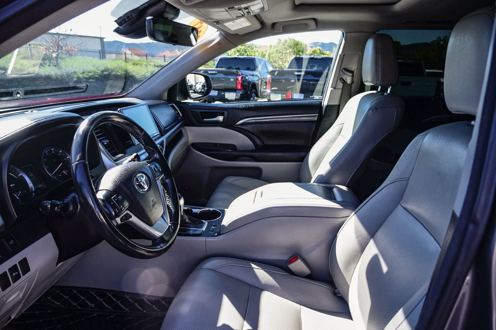 Used 2017 Toyota Highlander Limited image 23