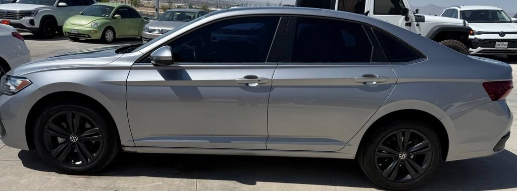 Used 2024 Volkswagen Jetta SE w/ Panoramic Sunroof Package FWD image 6
