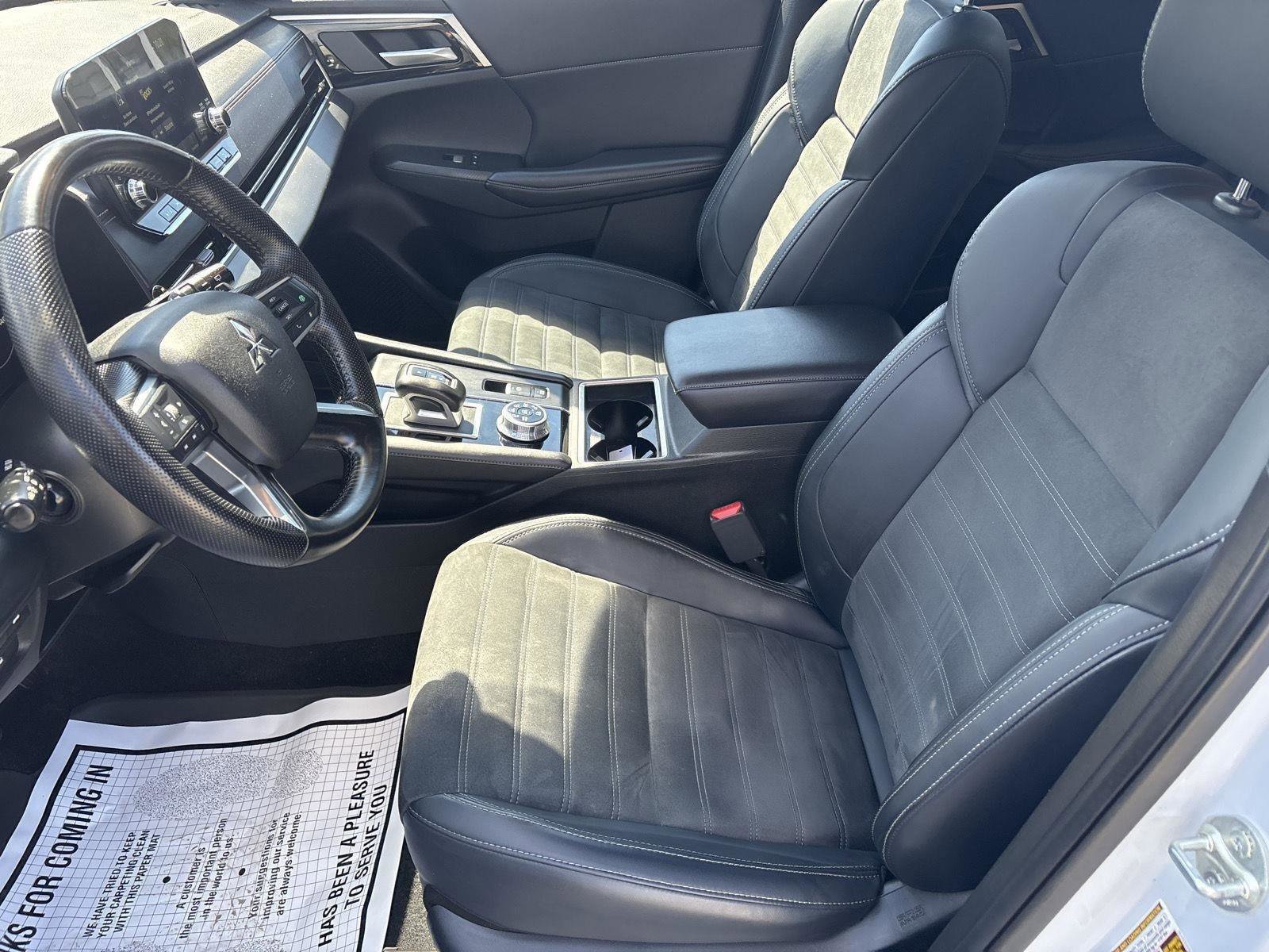 Used 2024 Mitsubishi Outlander 4WD Plug-In Hybrid image 13