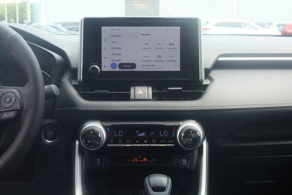 Used 2025 Toyota RAV4 XLE AWD/4WD image 19