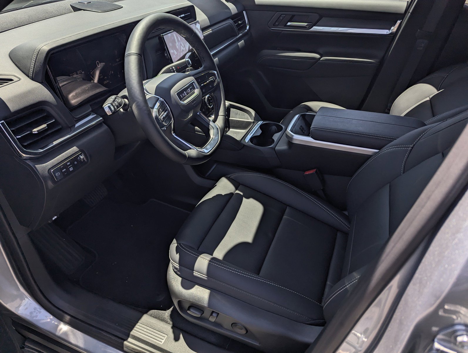 Used 2026 GMC Terrain Elevation w/ Elevation Premium Package AWD/4WD image 9