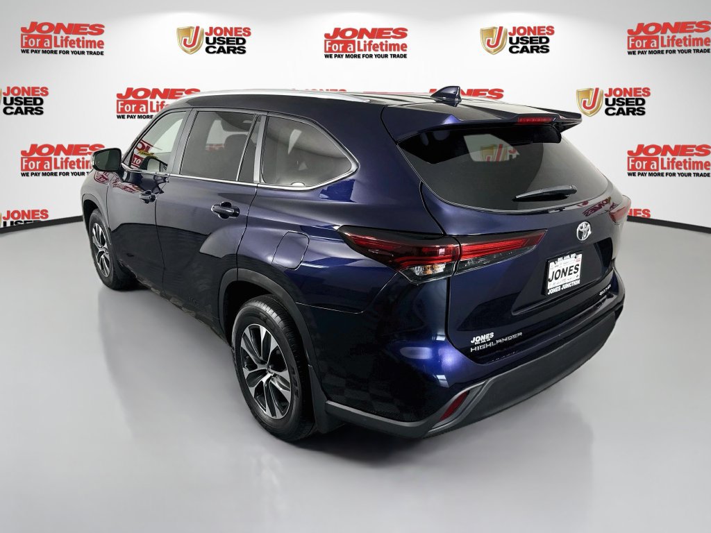 Used 2025 Toyota Highlander XLE AWD/4WD image 2