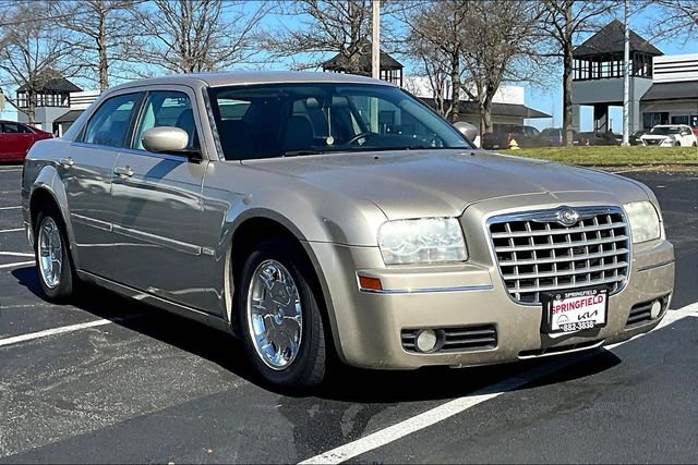 Used 2005 Chrysler 300 Touring image 2