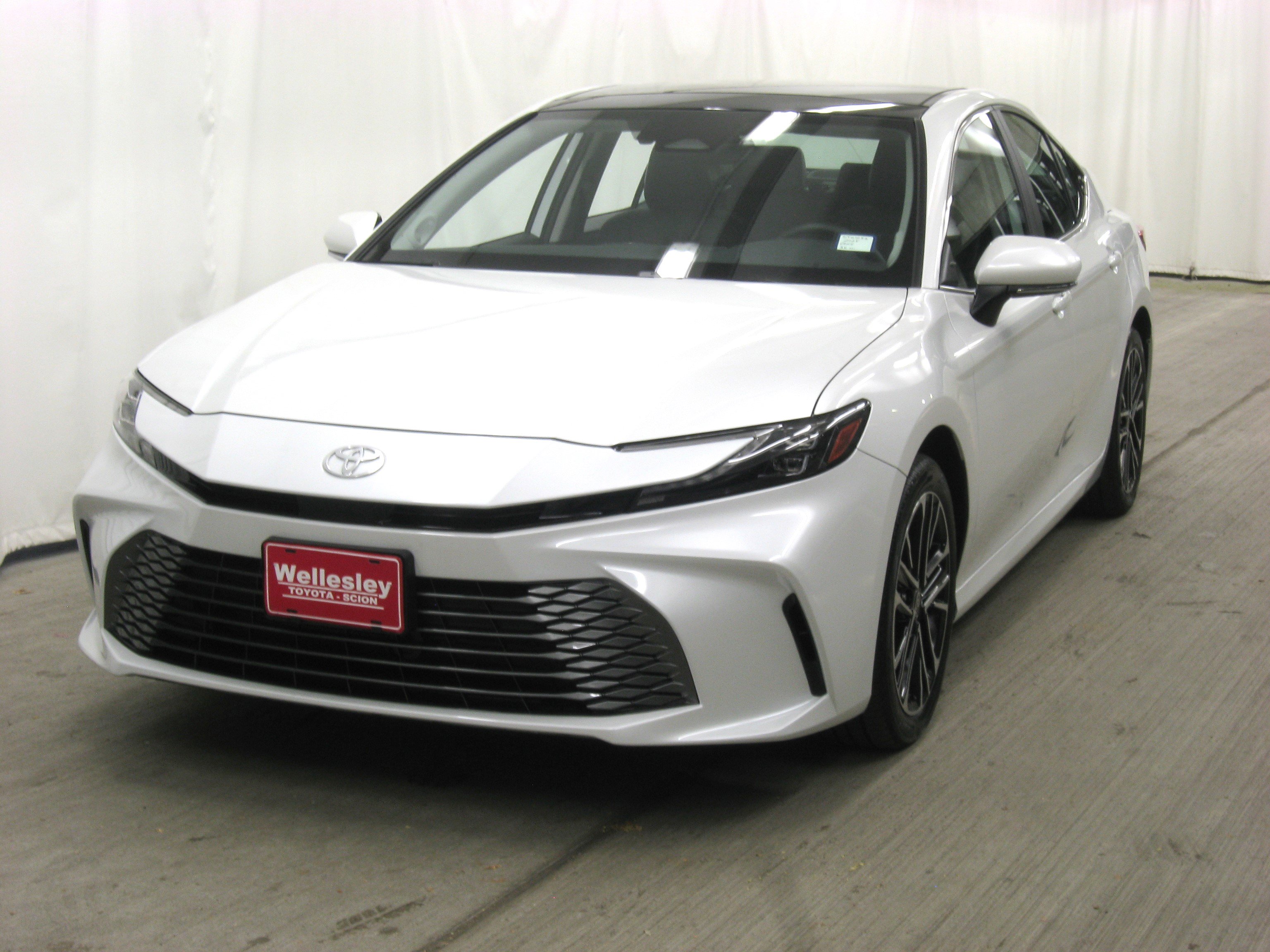 Used 2025 Toyota Camry XLE image 24