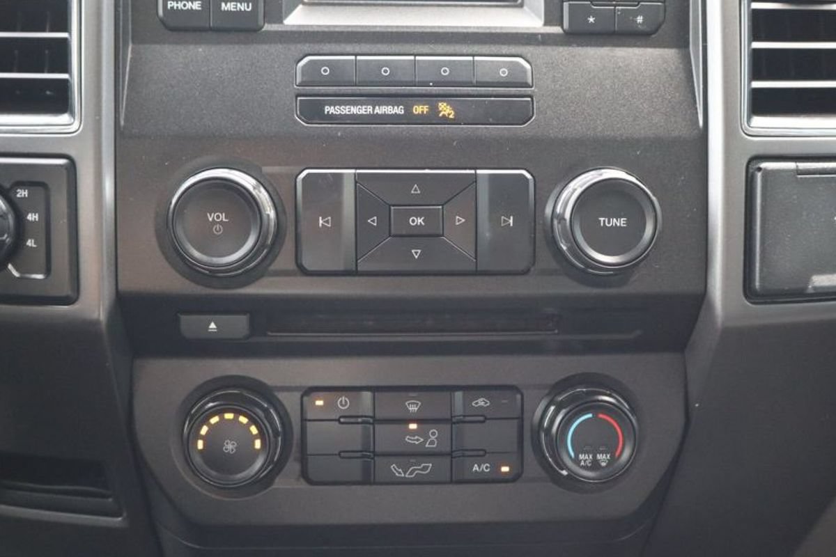 Used 2017 Ford F150 XLT AWD/4WD image 16