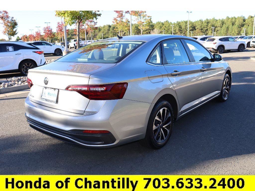 Used 2022 Volkswagen Jetta S image 7