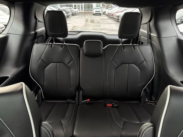 New 2026 Chrysler Pacifica Limited w/ Uconnect Theater Family Group image 20