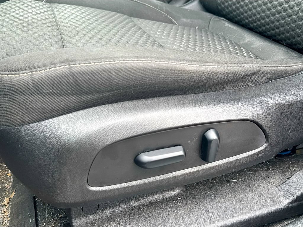 Used 2019 GMC Acadia SLE w/ LPO, Floor Liner Package AWD/4WD image 17