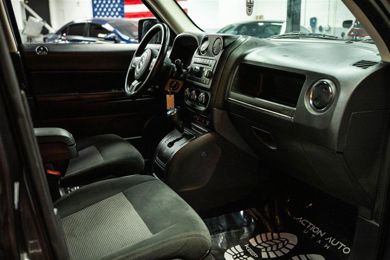 Used 2017 Jeep Patriot Latitude image 12