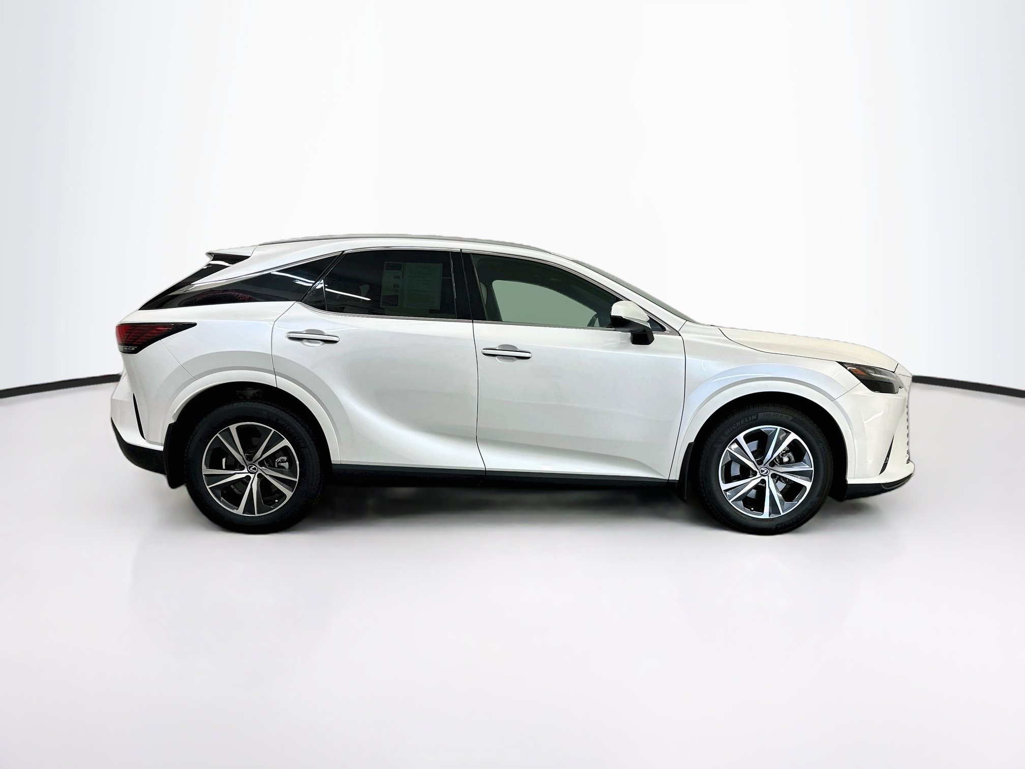 Used 2023 Lexus RX 350 Premium w/ Accessory Package AWD/4WD image 10