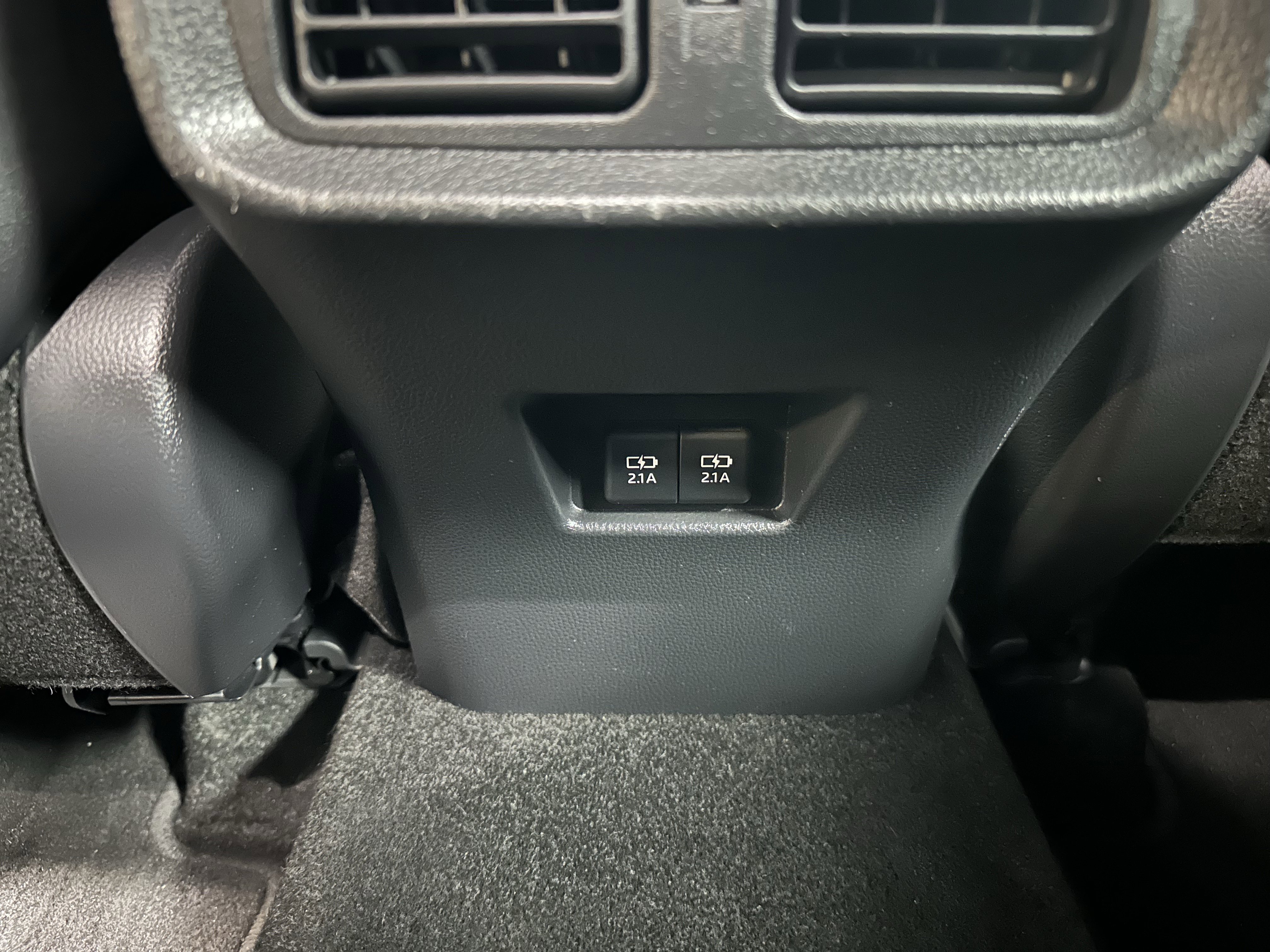 Used 2021 Toyota Venza XLE w/ Carpet Mat Package (TMS) image 19