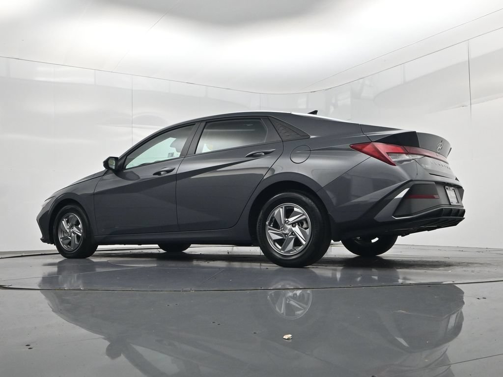Used 2025 Hyundai Elantra SE FWD image 38