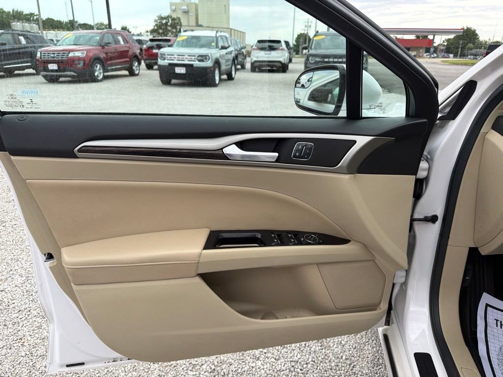 Used 2015 Ford Fusion SE w/ Equipment Group 202A FWD image 13